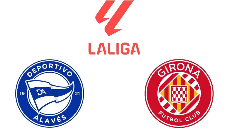 Cầu thủ của Alaves và Girona đang tranh chấp trên sân cỏ