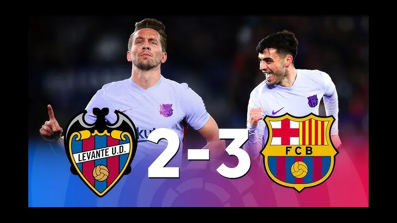 Cầu thủ Barca và Levante âu yếm trên sân cỏ